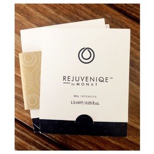 Monat Rejuveniqe Oil Samples